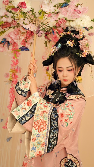 精致绣花汉服+簪花