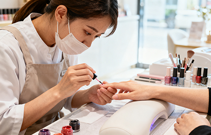 沈阳美甲学校：为什么甲油胶总是涂不匀