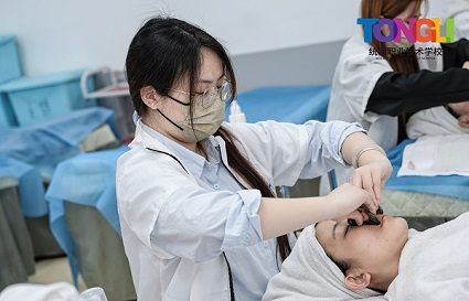 沈阳靠谱的美容学校推荐 统丽学校  毕业即就业 学员薪资给你答案