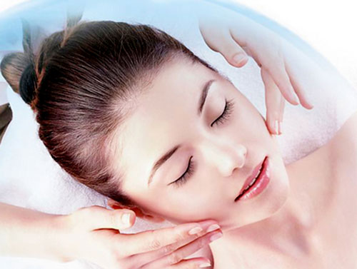 沈阳美容学校秋季敏感肌肤如何保养