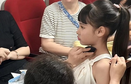以妆为笔，点亮舞台——统丽化妆学校六一外出实习篇